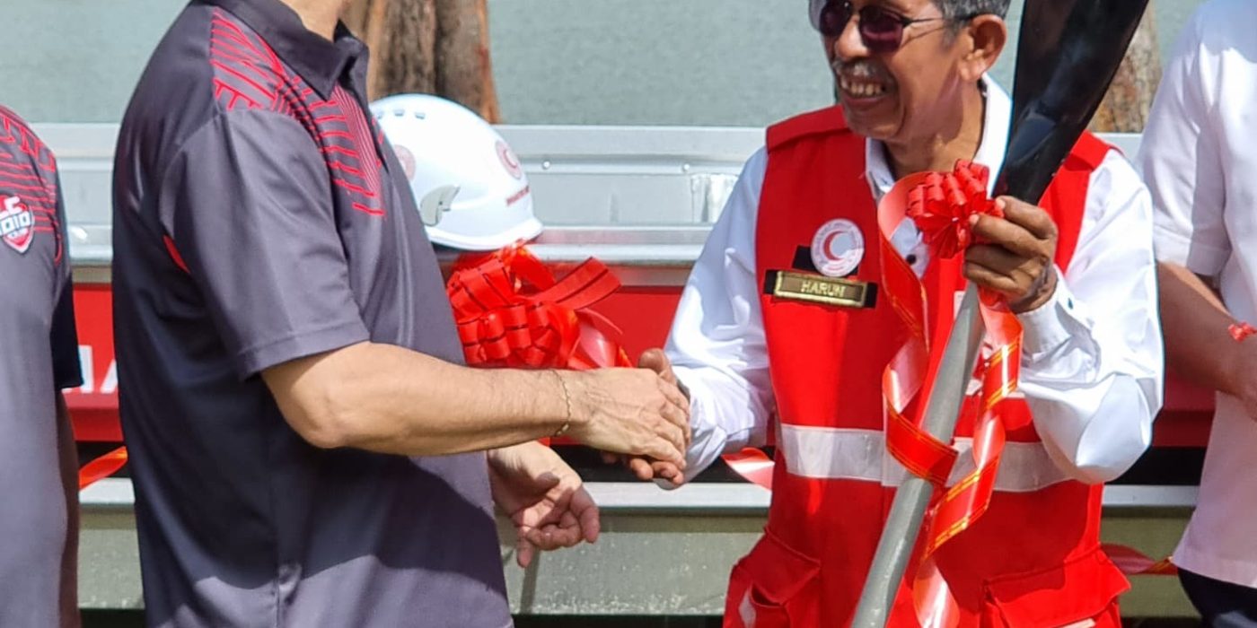 LC1010 Club handover 2 speed boat to Kuantan region Red Crescent of Malaysia